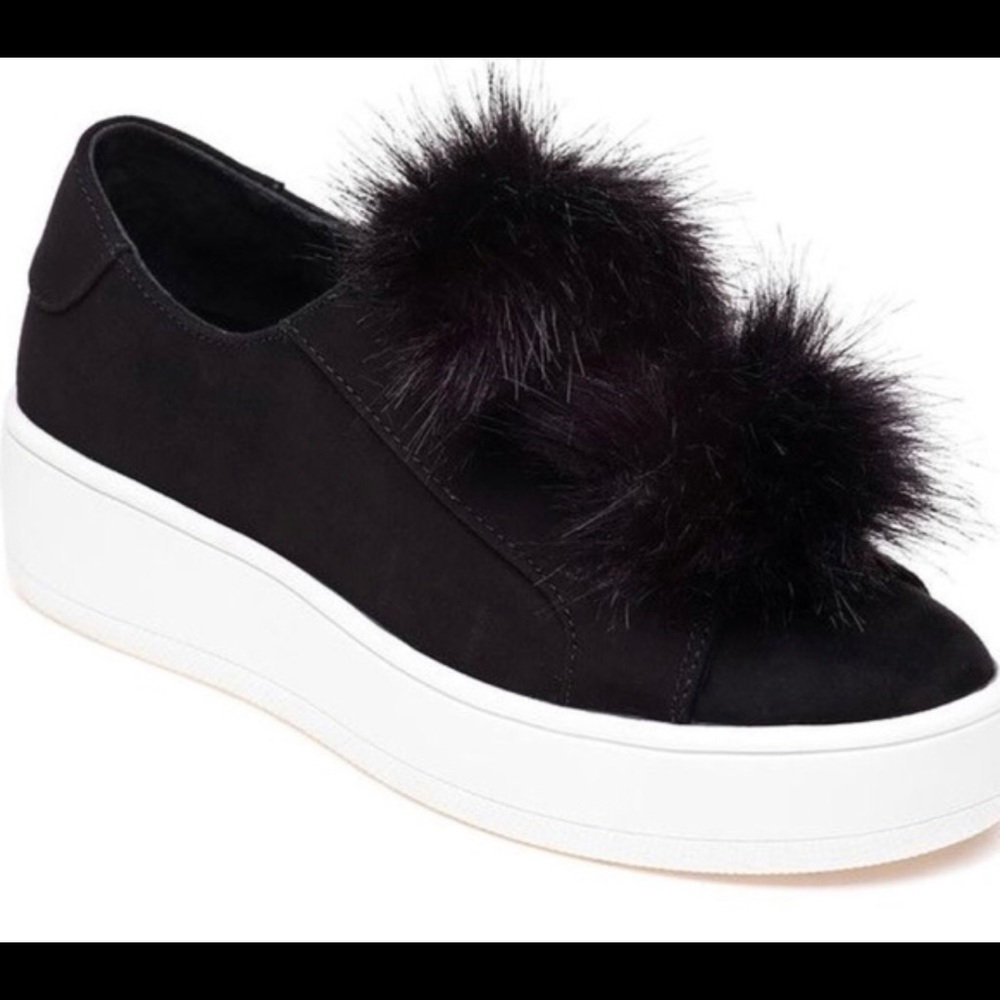 Steve Madden bryanne platform Pom Pom sneaker